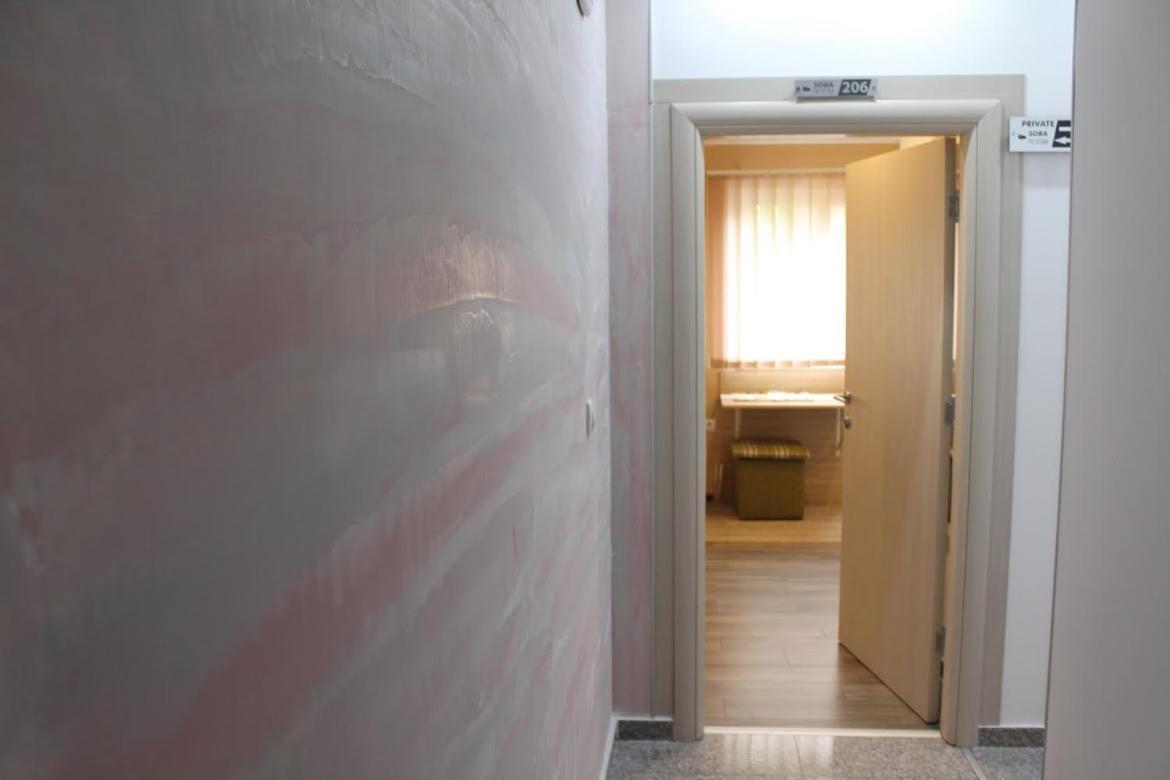 Bed & Breakfast Park Gate Враня Екстериор снимка